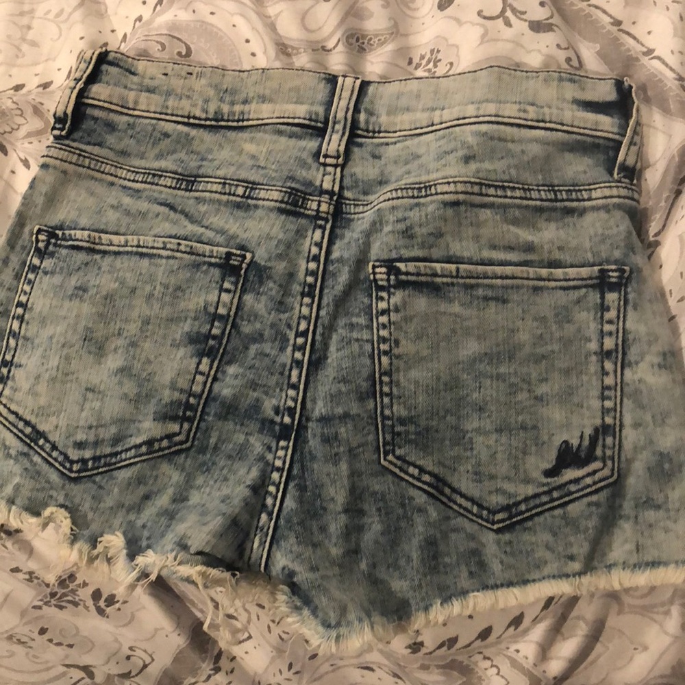 Shorts - Picture 3 of 4